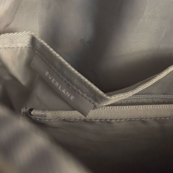 Stylish Sage Green Everlane Transit Backpack 🎒 - Picture 6 of 12